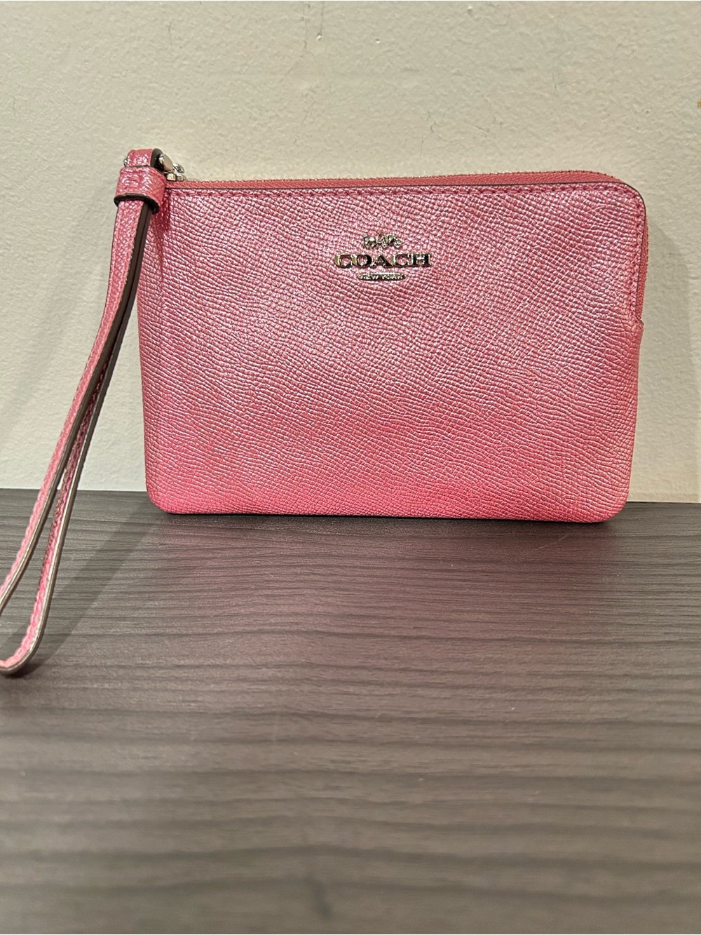 Coach crossgrain corner zip wristlet metallic tulip pink - Picture 1 of 8